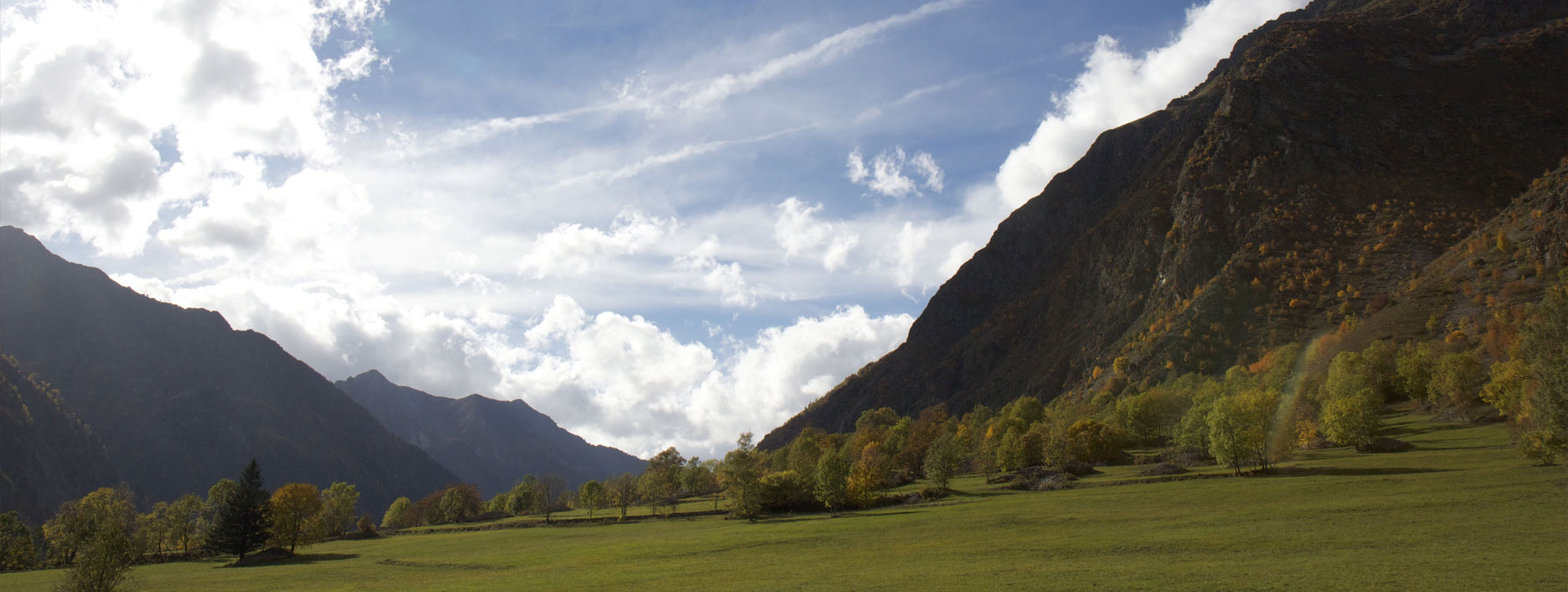 Valjouffrey dans le Valbonnais paysage de montagne en automne